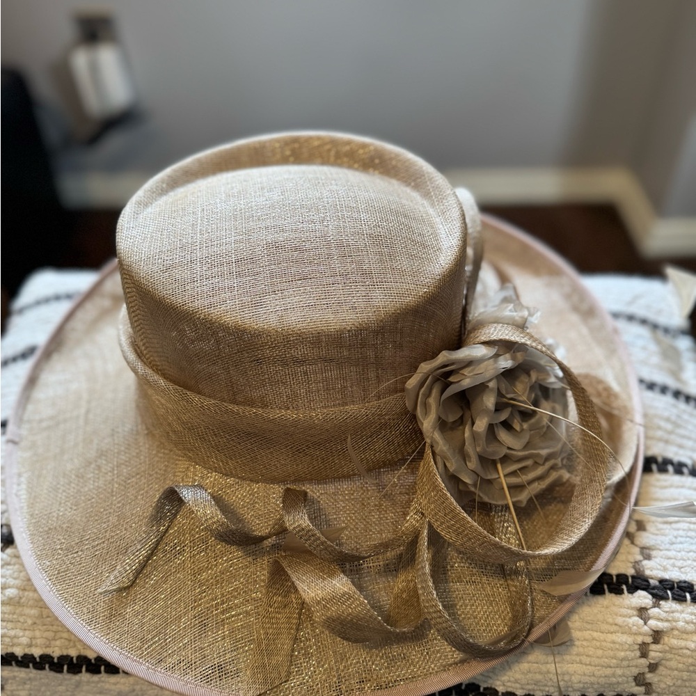 Chic Tan Women's Hat with Ribbon Detail - Picture 3 of 5